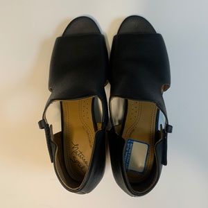 Natural Soul Black Wedged Shoe, 11